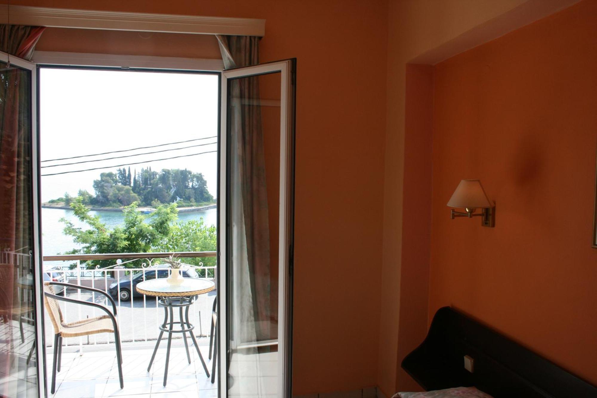 Aegli Hotel Perama  Buitenkant foto