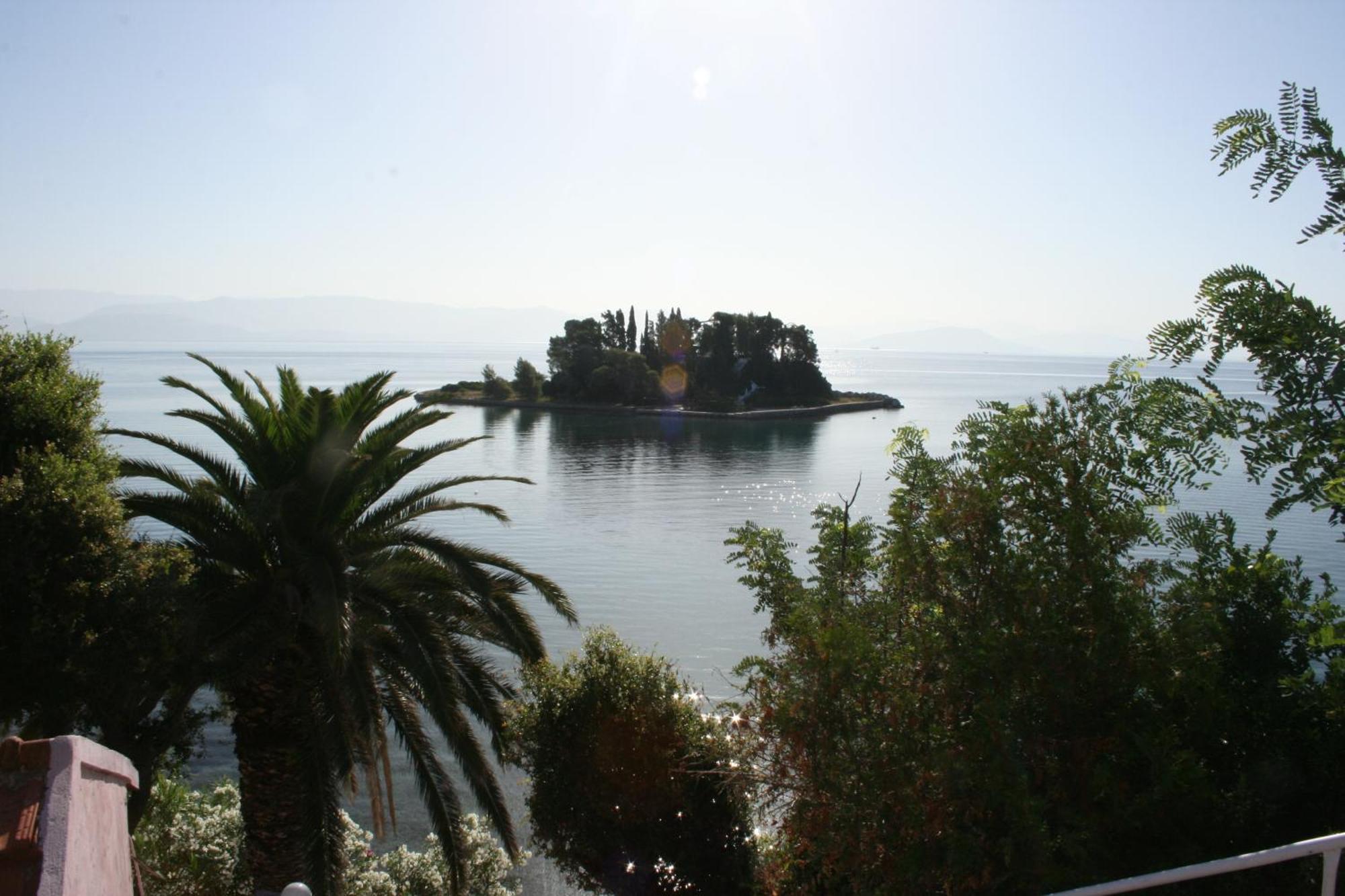 Aegli Hotel Perama  Buitenkant foto