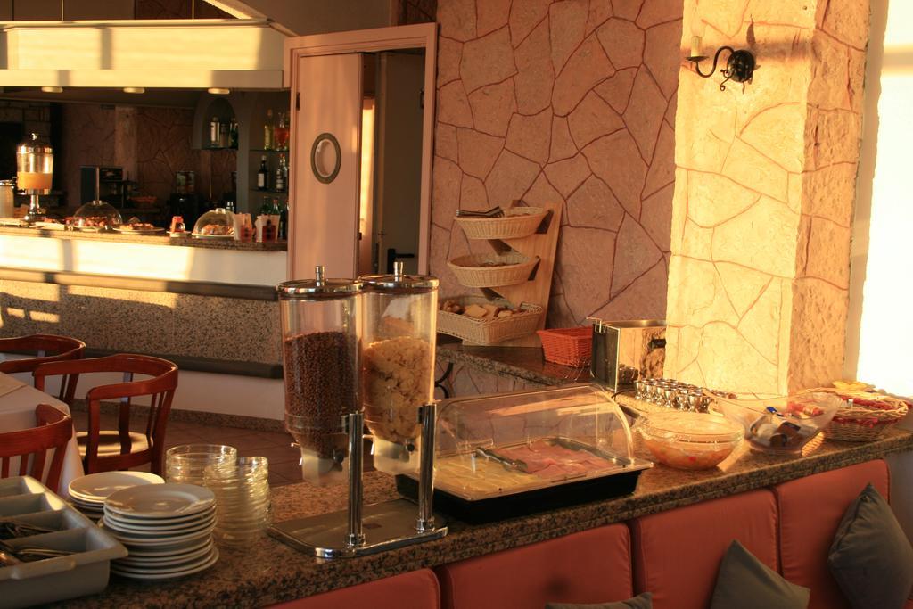 Aegli Hotel Perama  Buitenkant foto