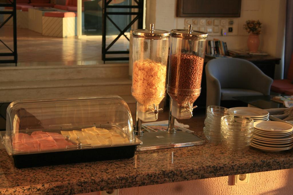Aegli Hotel Perama  Buitenkant foto
