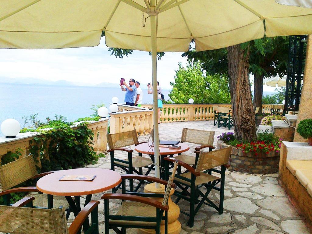 Aegli Hotel Perama  Buitenkant foto