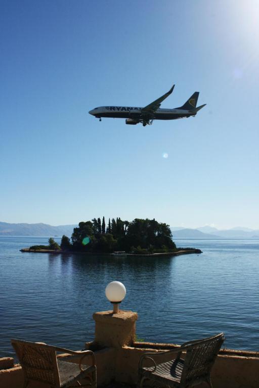 Aegli Hotel Perama  Buitenkant foto