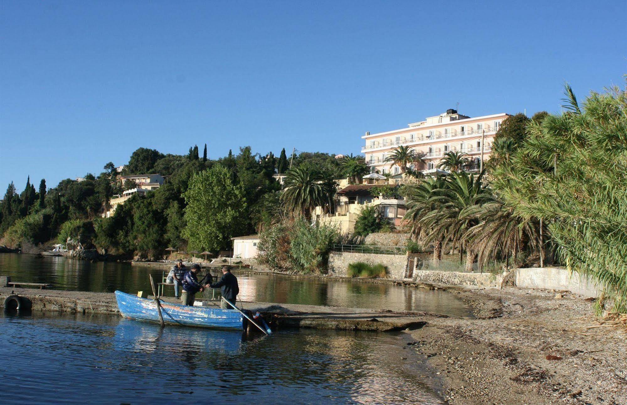 Aegli Hotel Perama  Buitenkant foto